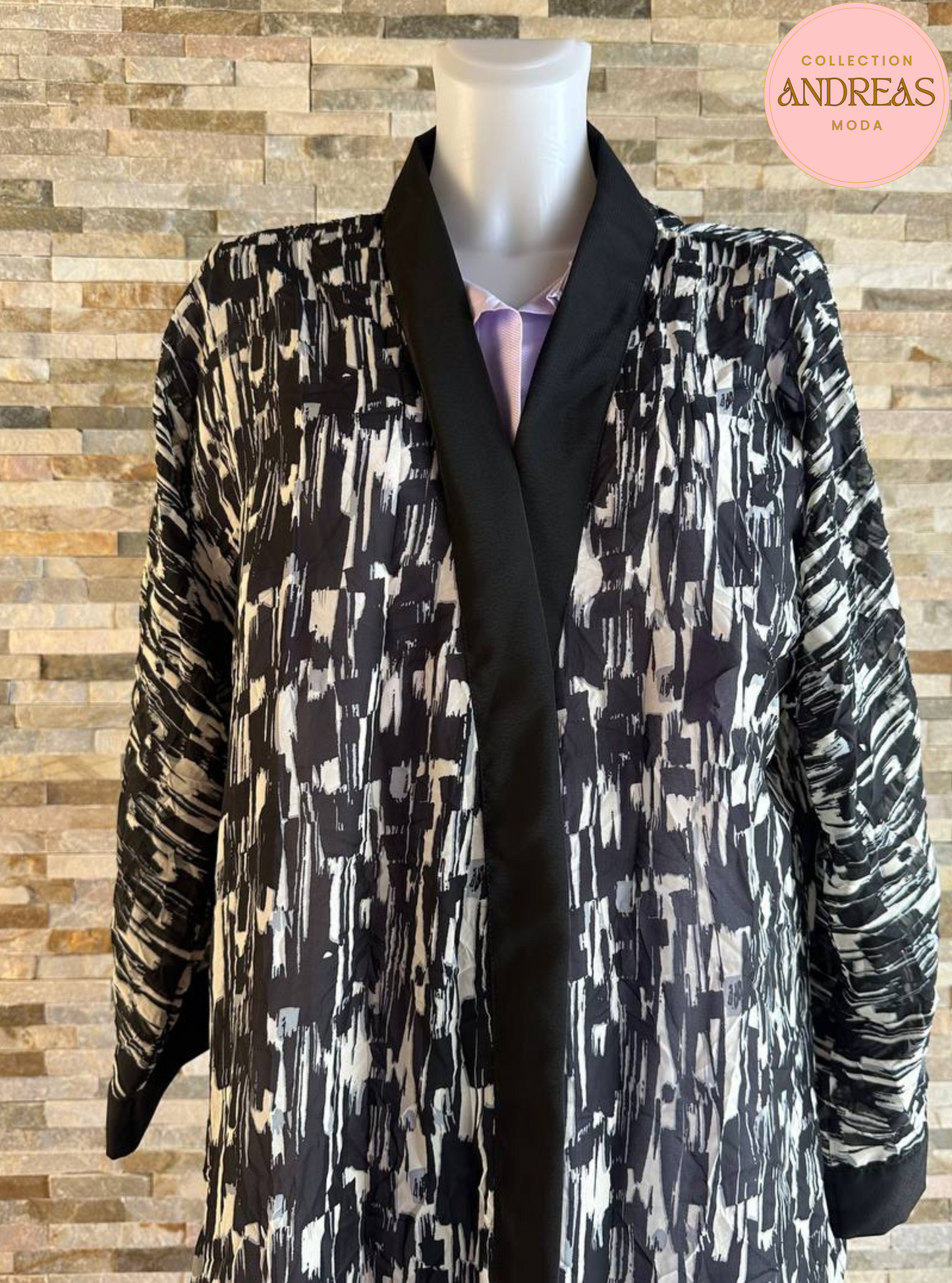 kimono black and whit