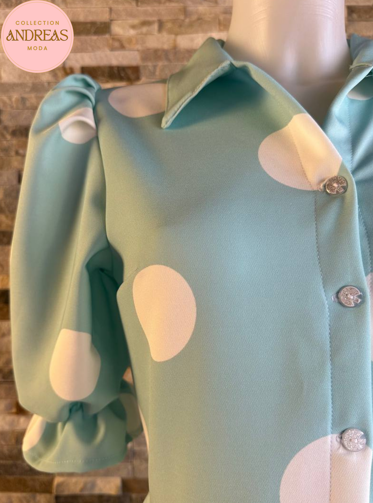 Vestido azul con lunares