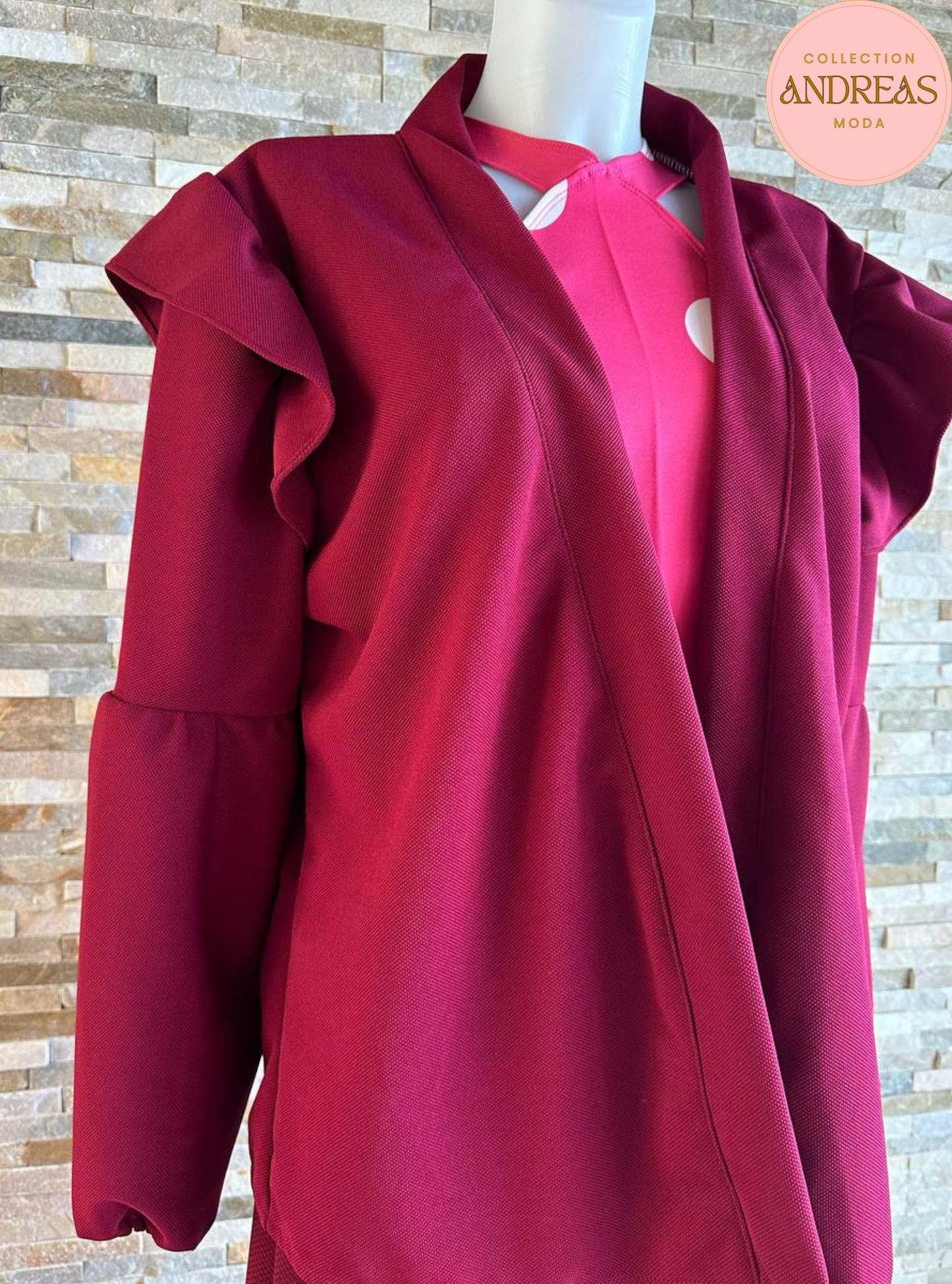 Conjunto de chaqueta y pantalon volantes vinotinto