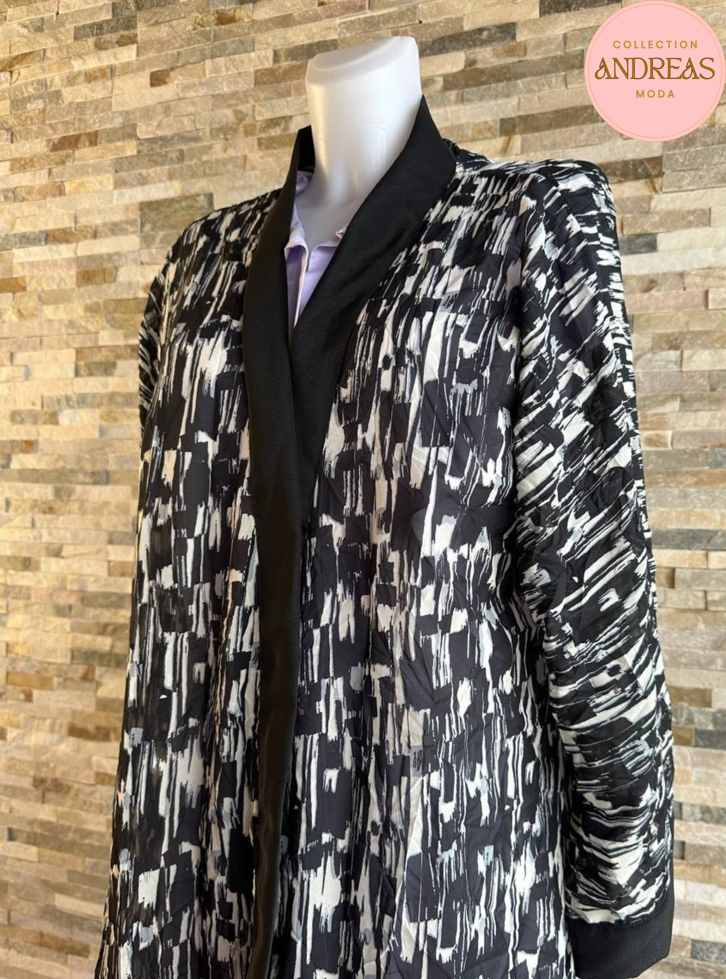 kimono black and whit