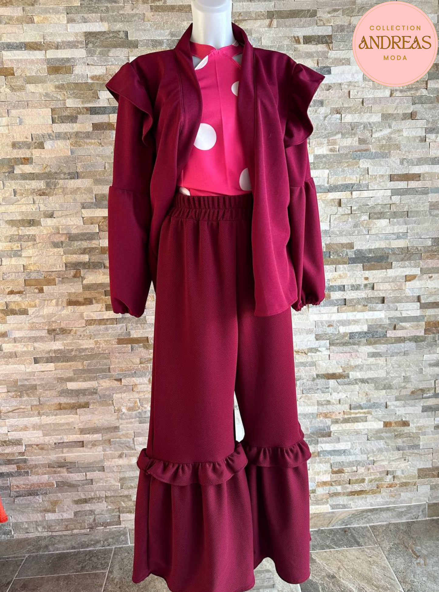 Conjunto de chaqueta y pantalon volantes vinotinto