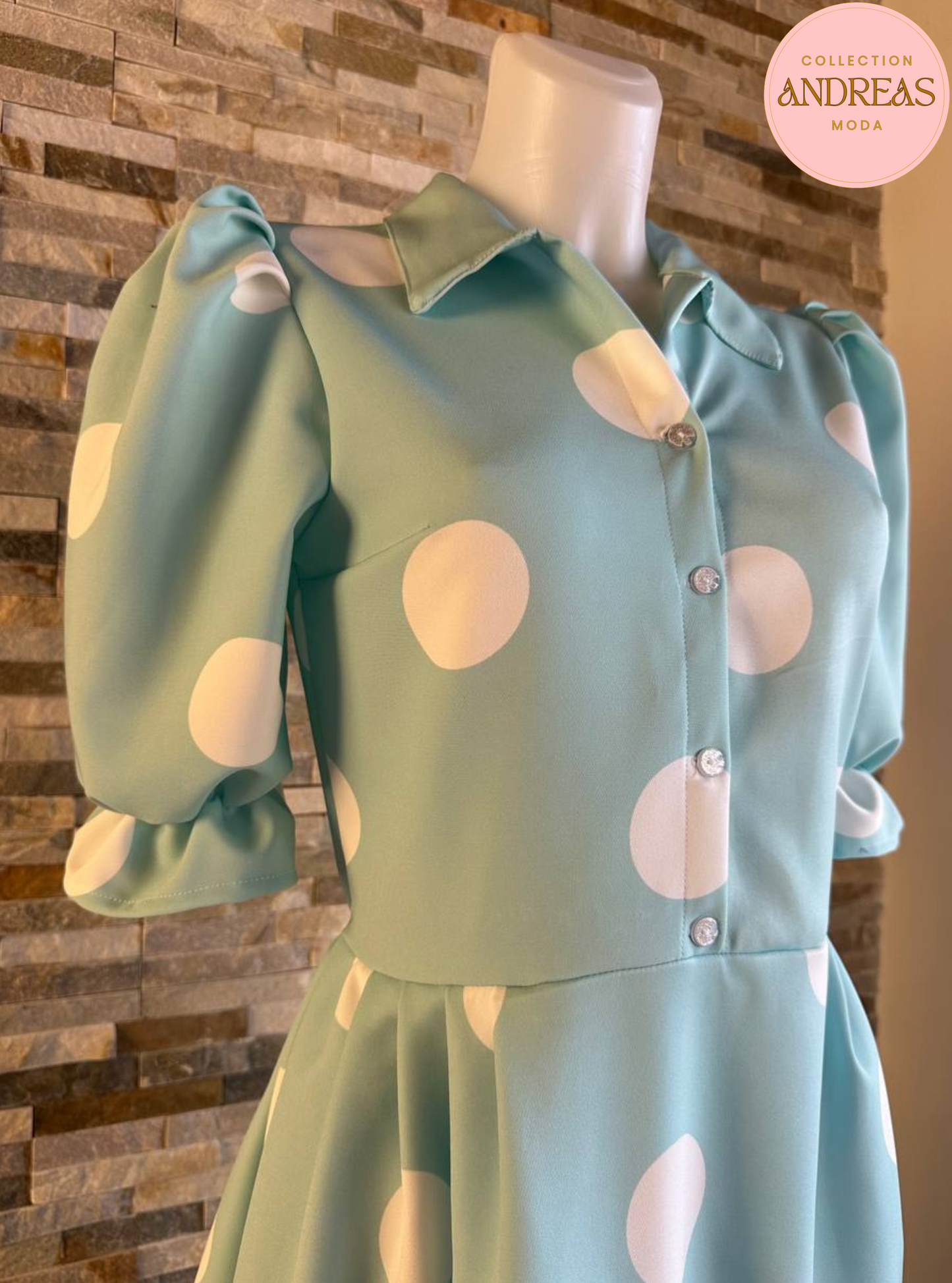 Vestido azul con lunares