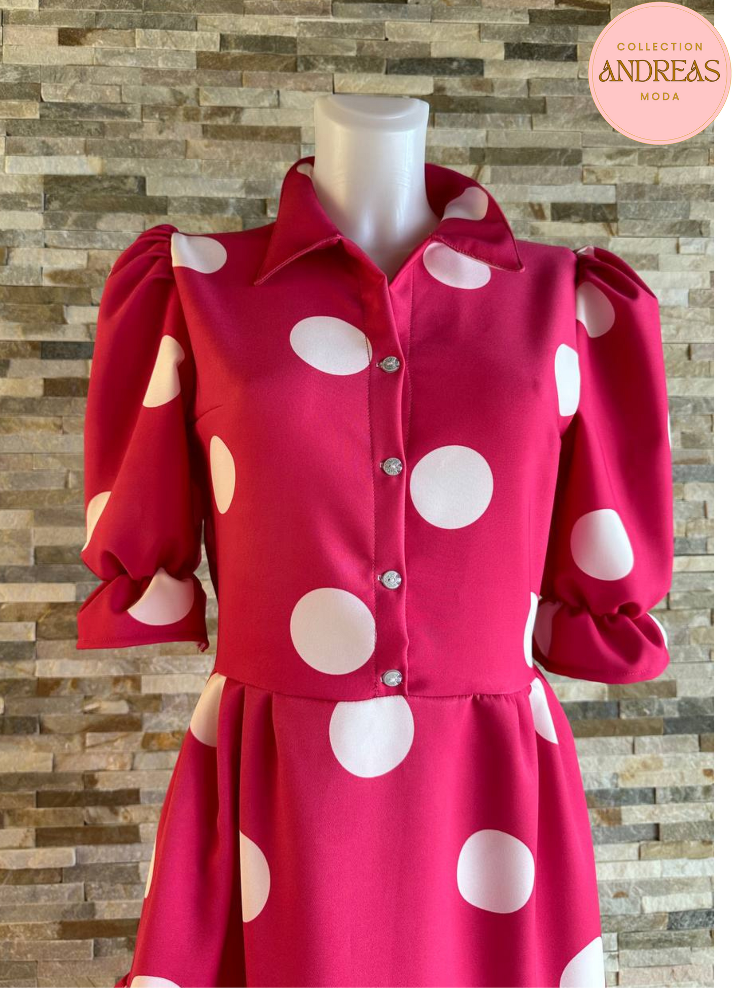 Vestido fucsia lunares