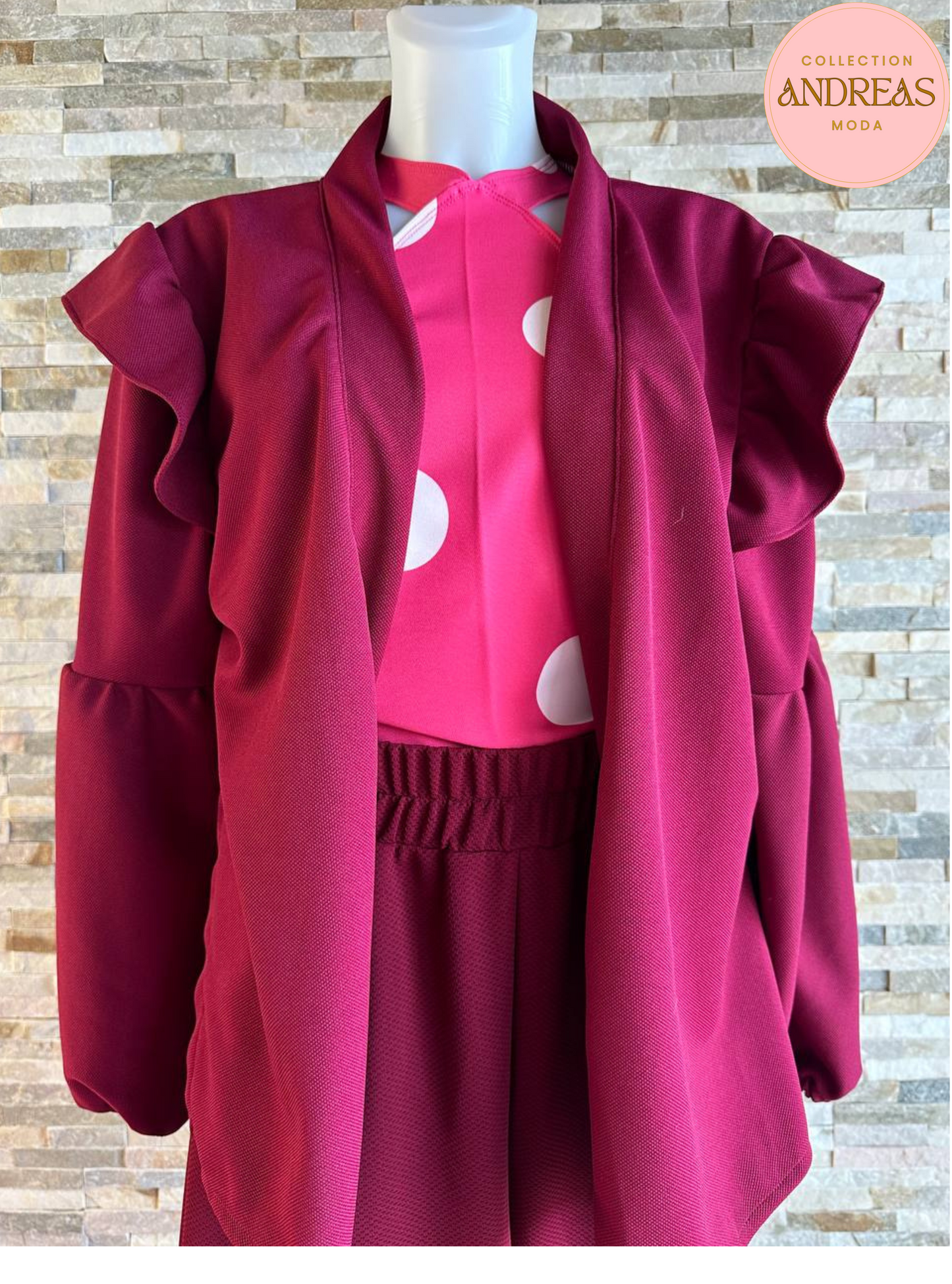 Conjunto de chaqueta y pantalon volantes vinotinto