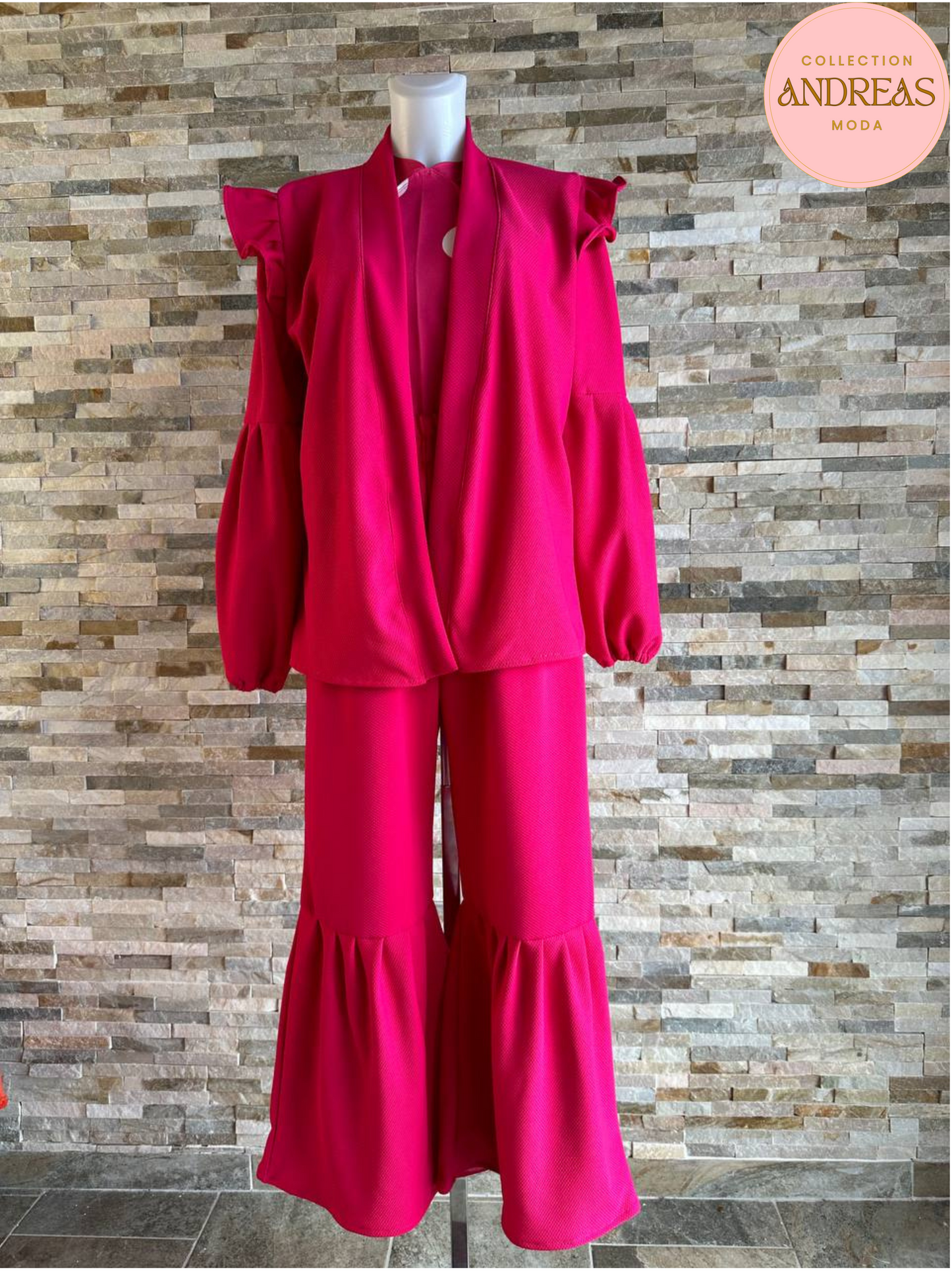 Conjunto de chaqueta y pantalon con volantes fucsia