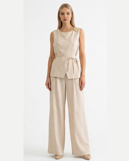 Conjunto Elegante Dos Piezas Beige: Chaleco Cruzado con Lazo y Pantalón Wide Leg