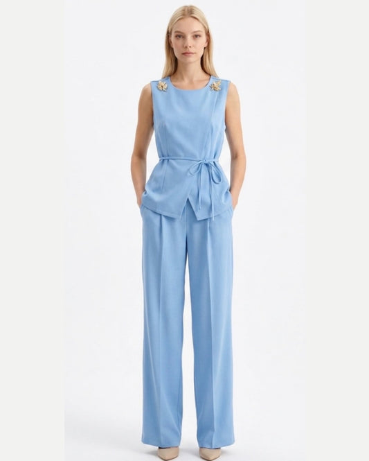 Conjunto Elegante Dos Piezas en Azul: Chaleco Cruzado con Cinto y Pantalón Wide Leg